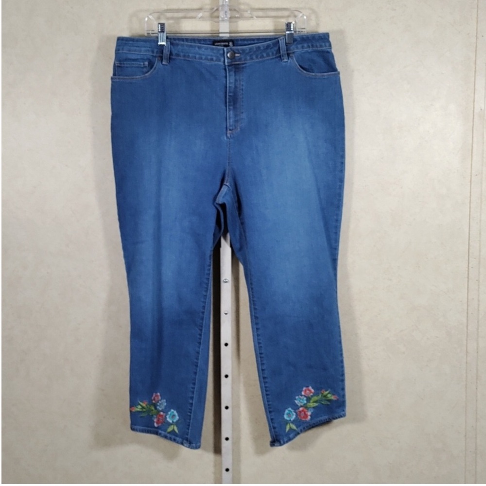 4139 Susan Graver cropped jeans w/floral embroidery hem 18W